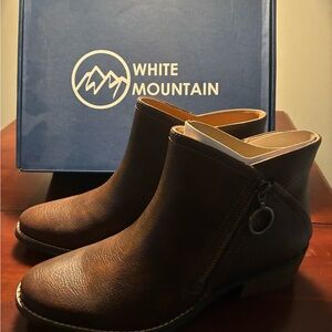 White Mountain Women's Brown Smooth Ankle Boots